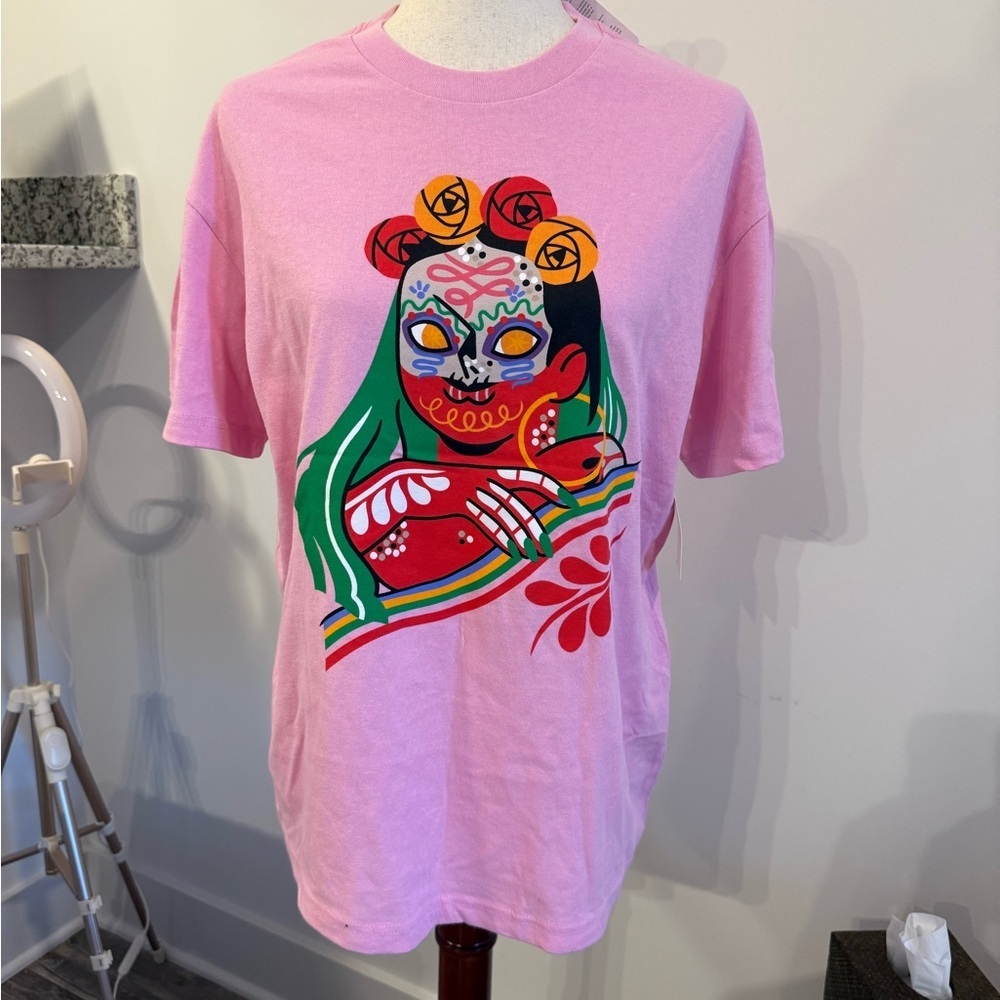 URBAN OUTFITTERS Women’s Pink Day Of The Dead Graphic Tee Medium NWT
